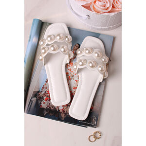 Bílé nízké pantofle s perlama Darline
